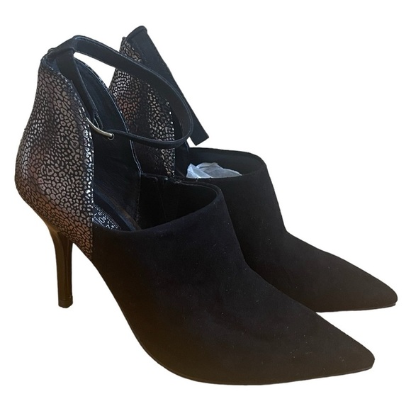 KENNETH COLE REACTION “POINT TEA” BLACK SUEDE ANKLE STRAP BOOTIE SZ 7.5 NEW - Picture 1 of 15